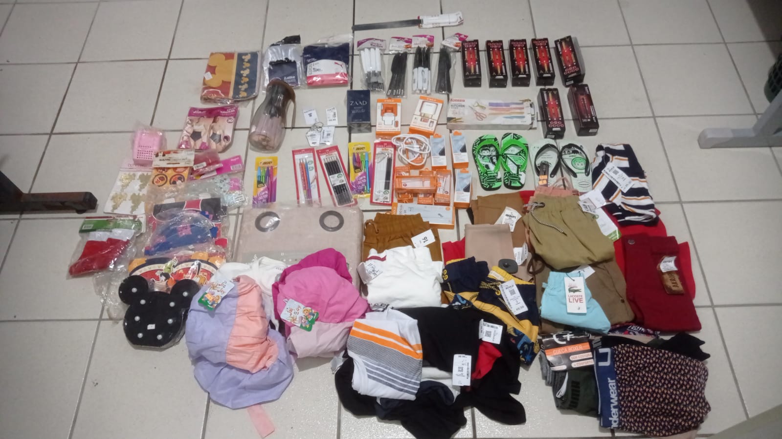 Investigadas por furtos em estabelecimentos comerciais para revenda ilegal dos produtos são presas