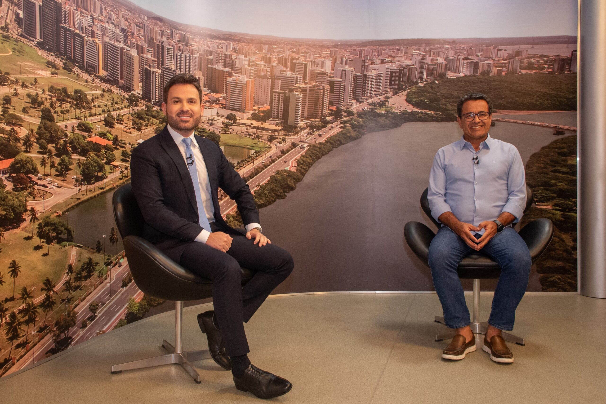 Luiz Roberto assina compromisso com artistas e cumpre agenda de entrevistas nesta terça
