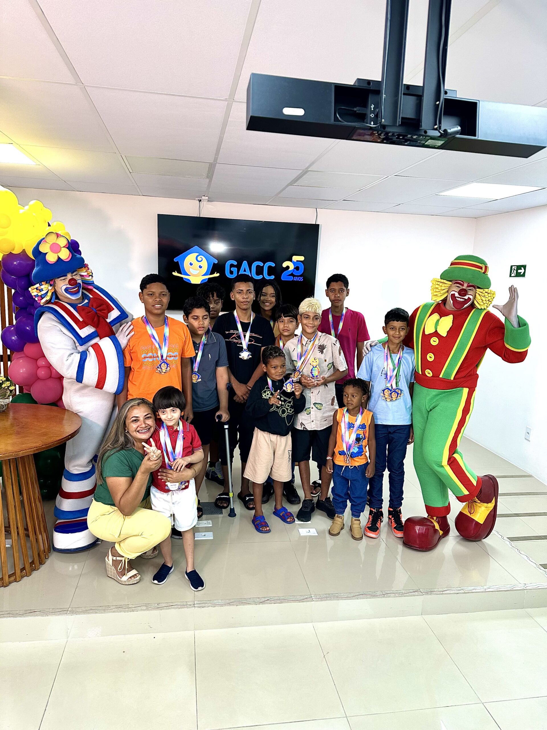 GACC comemora cura do câncer Infantojuvenil de crianças acolhidas pela instituição