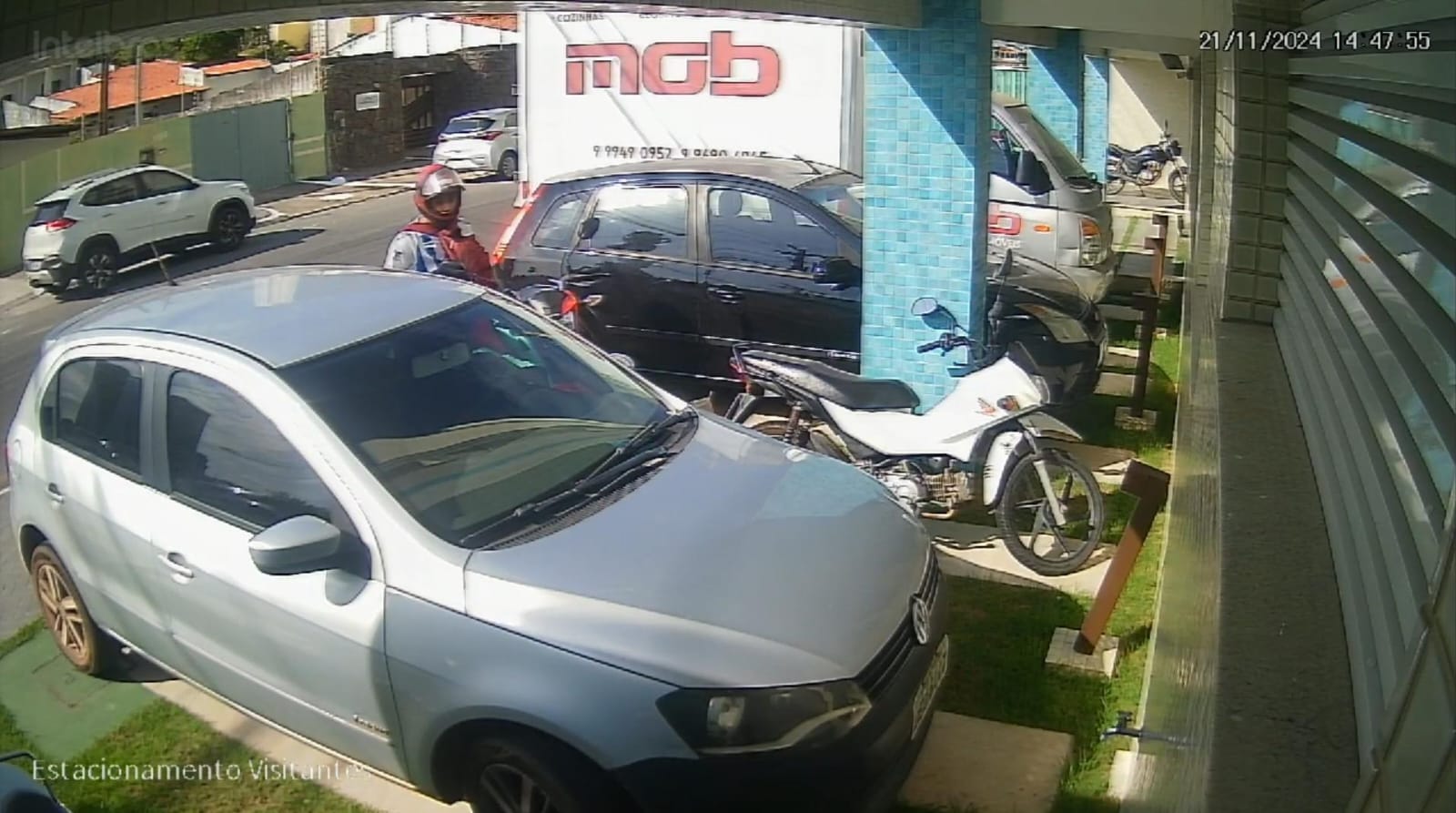 Divulgadas imagens de suspeito de furtar motocicleta na Atalaia