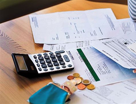 58% dos nordestinos que vão usar o 13º salário planejam quitar dívidas ou pagar contas básicas