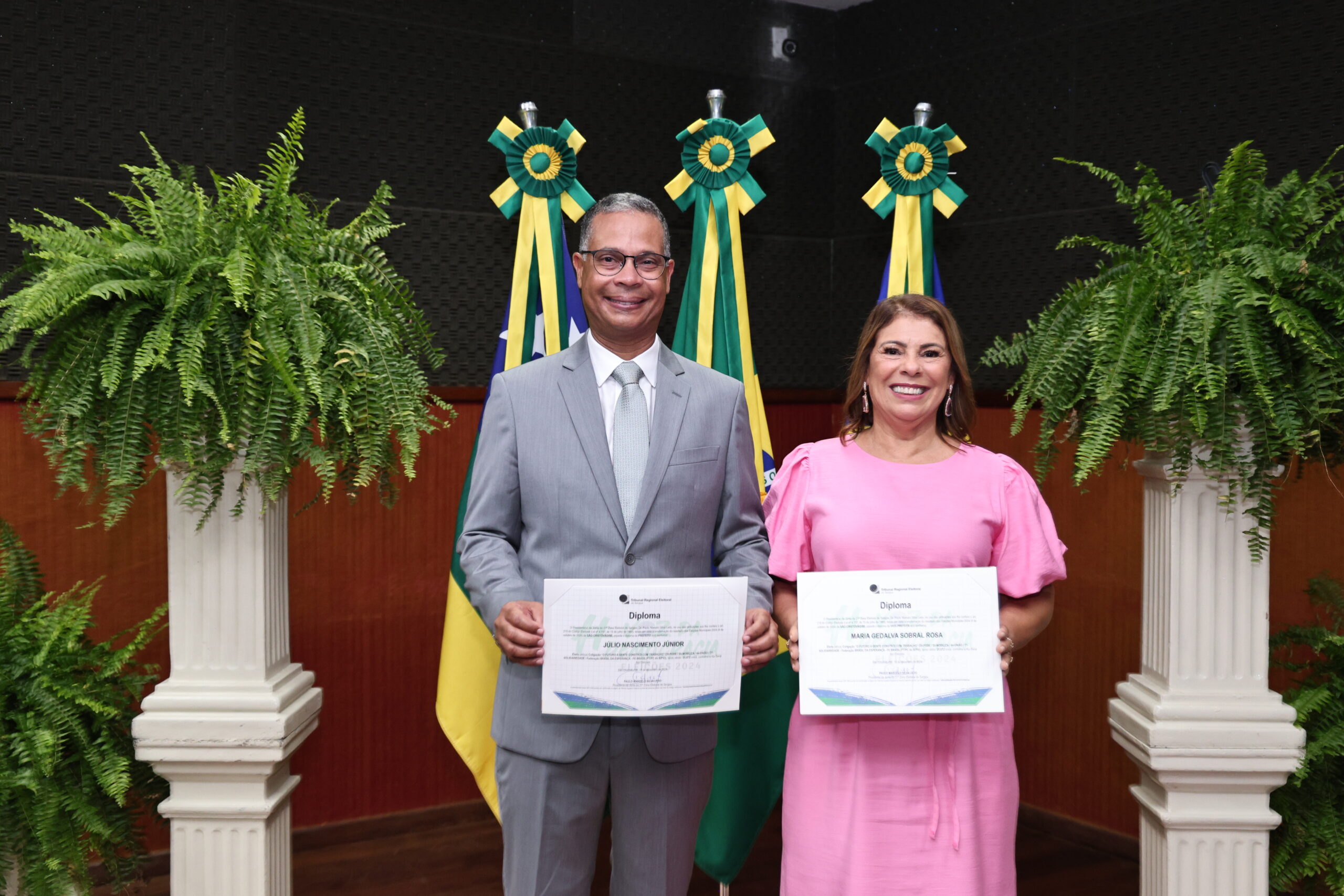 Júlio de Marcos Santana é diplomado como prefeito de São Cristóvão