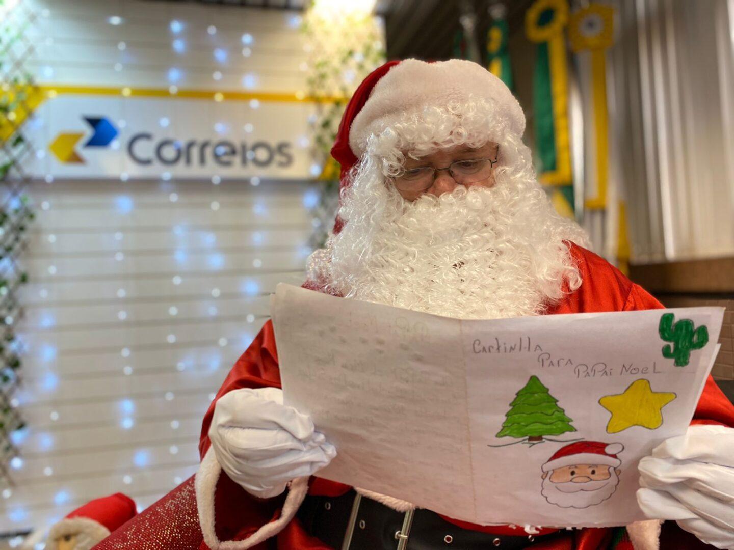Papai Noel dos Correios: Veja como adotar uma cartinha de Natal