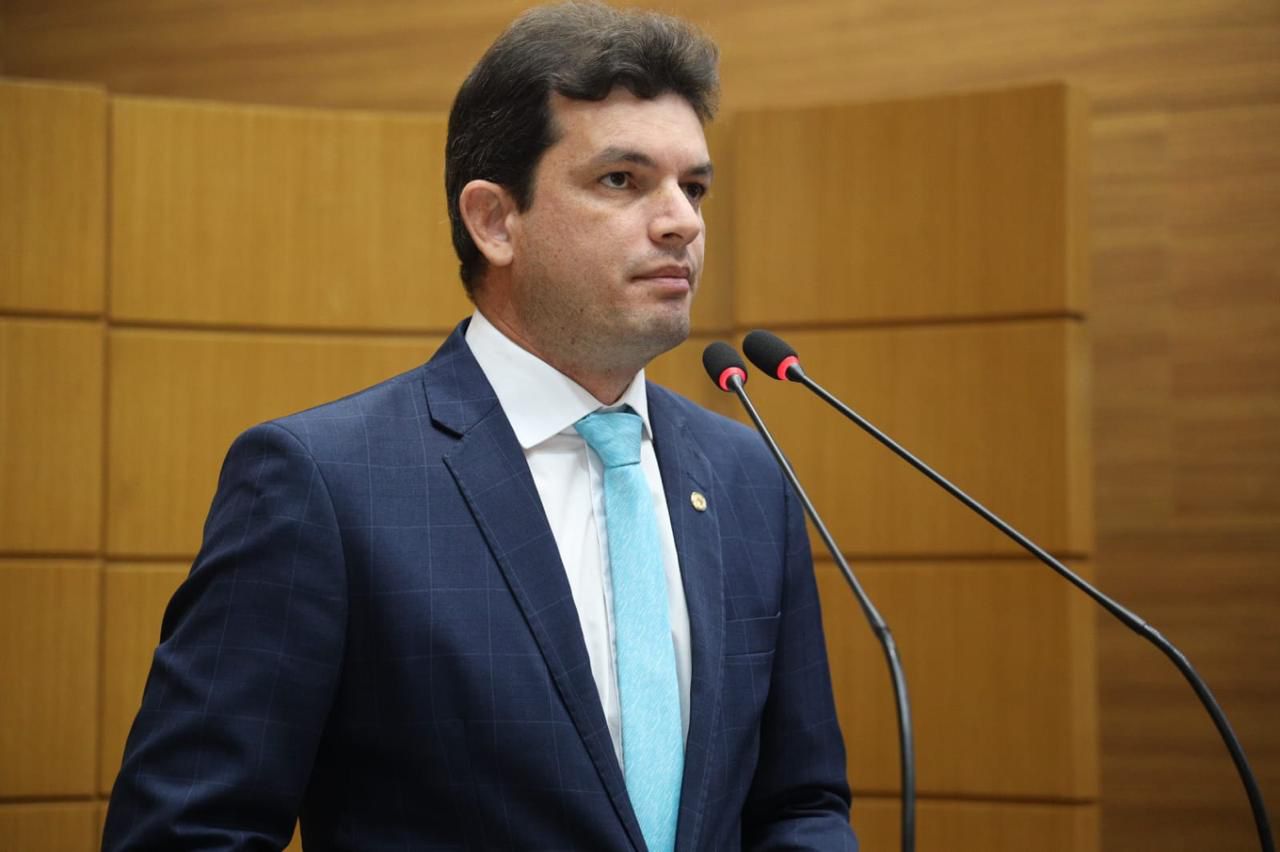 Paulo Júnior encerra ano com aprovação de Projetos de Lei para educação e concurso