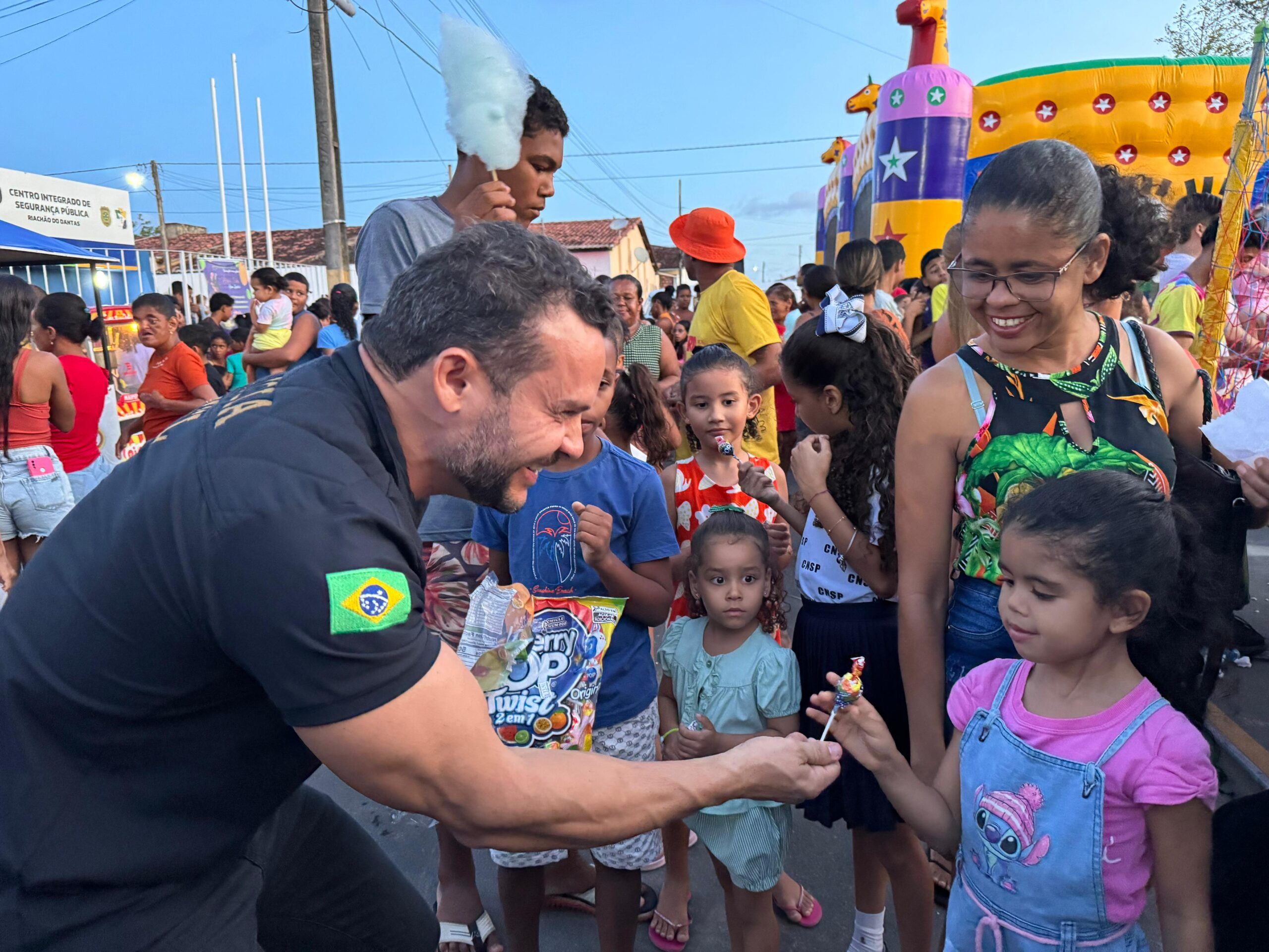 Delegado Clever Farias promove dia de lazer para crianças em Riachão do Dantas