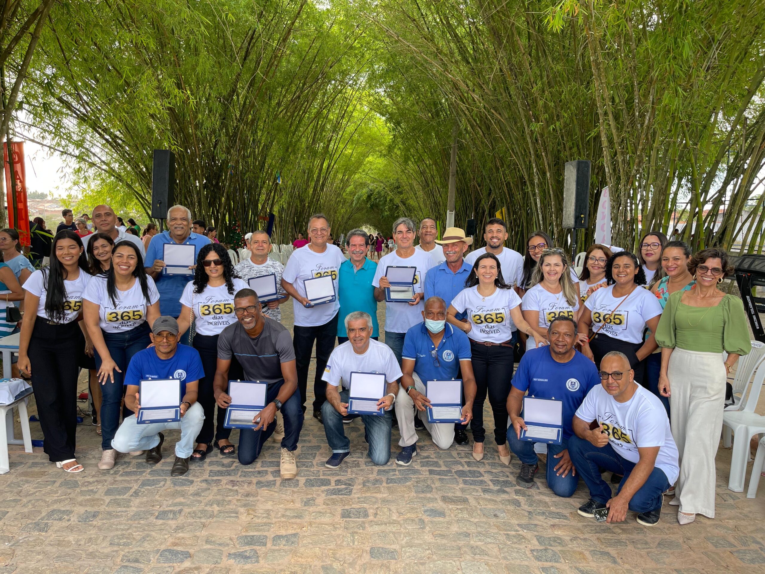 Gestão do prefeito Pedro Balbino homenageia militares da Escola Albano Franco