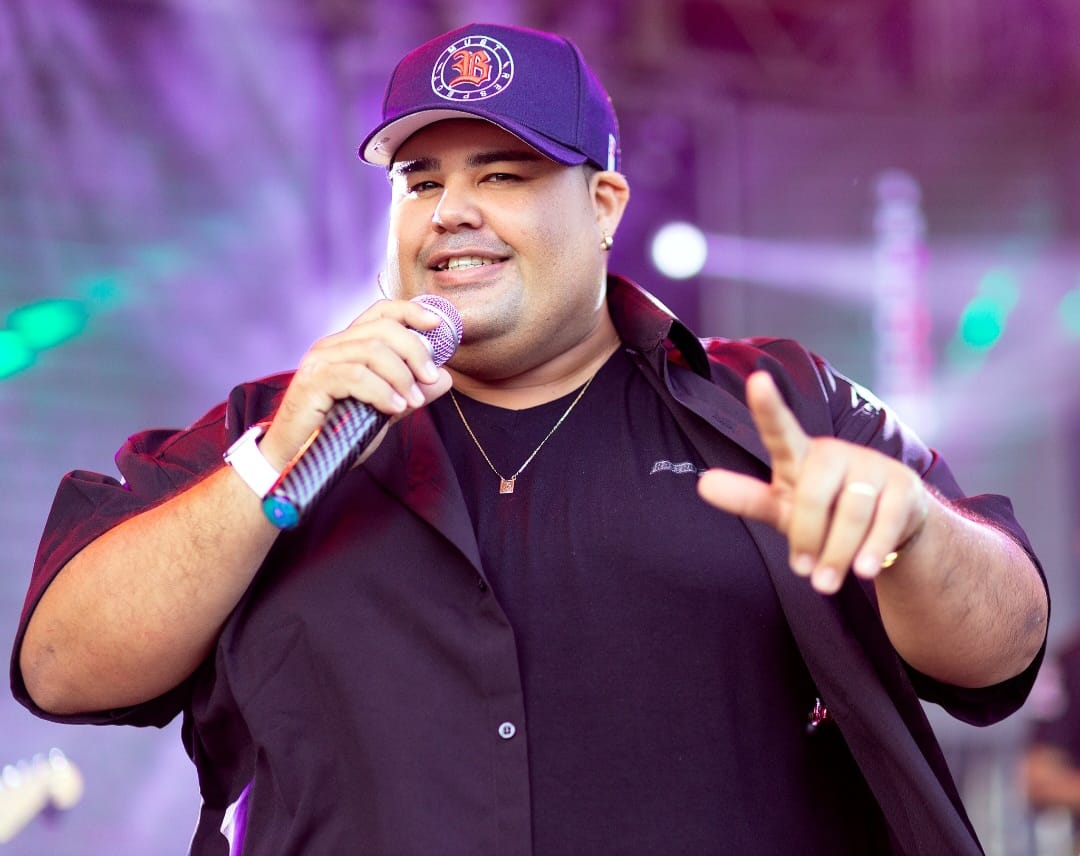 Tarcísio Doce Sedução convida público para show gratuito na Orla da Aracaju nesta segunda