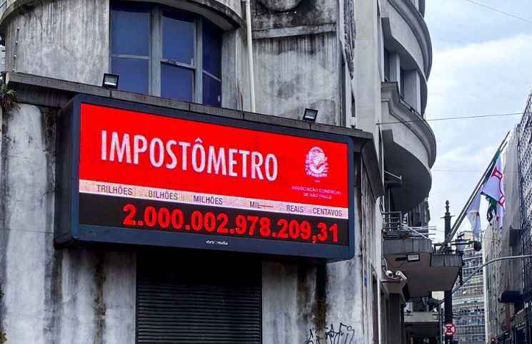 Os brasileiros fecham 2024 com arrecadação histórica de R$ 3,6 trilhões em impostos