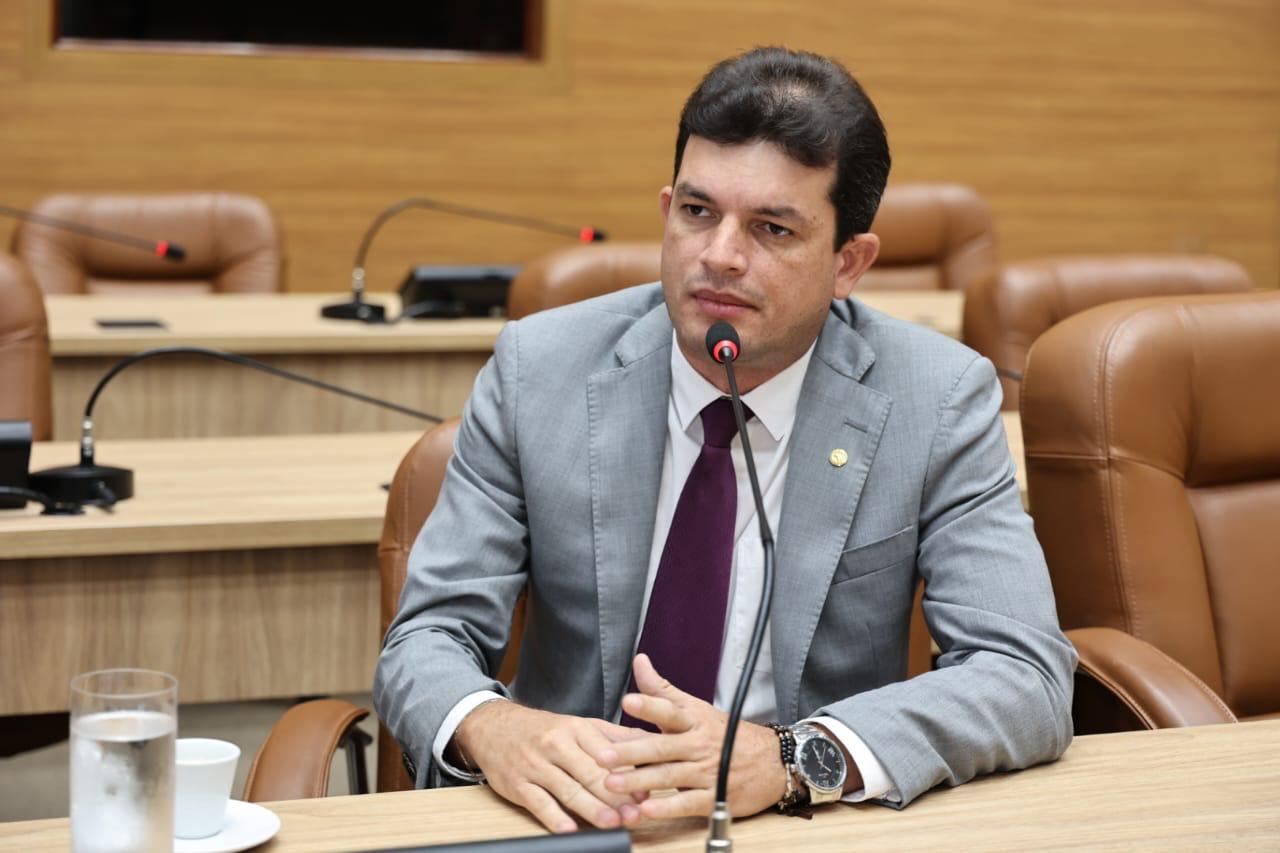 Deputado Paulo Júnior considera erro cancelar licitação de transporte sem discutir com Consórcio