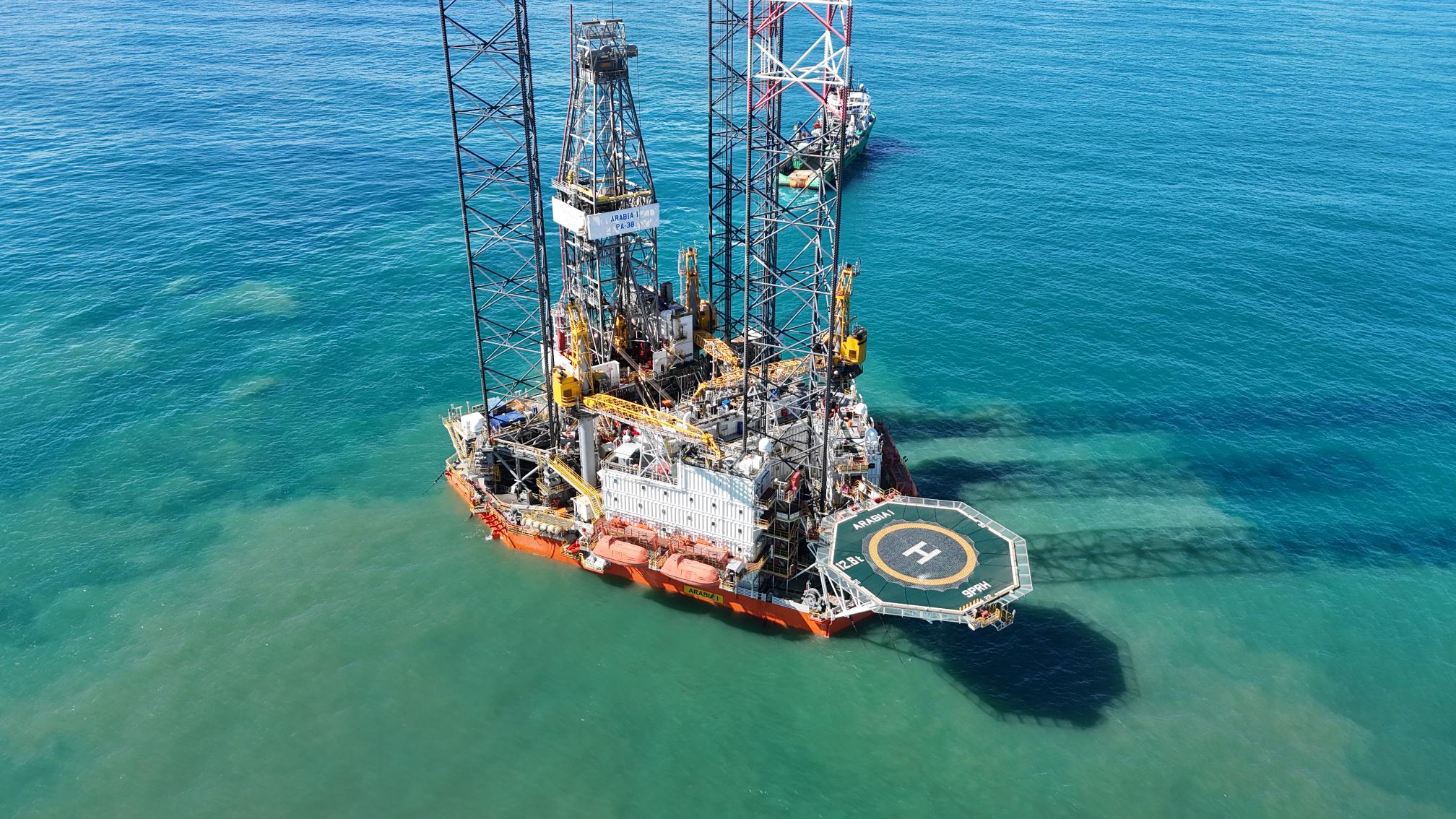 Plataforma autoelevatória chega à Bacia de Sergipe para operações de descomissionamento