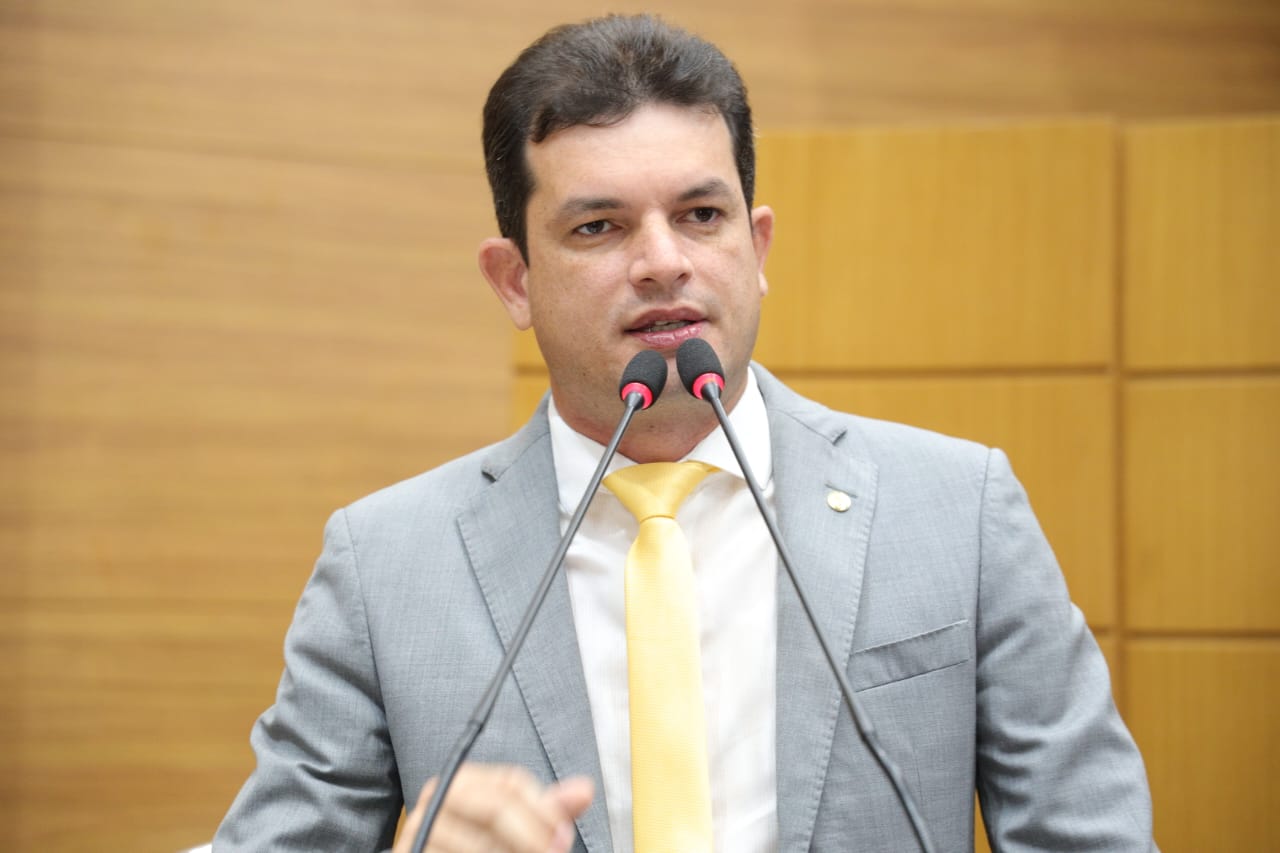 Paulo Júnior destaca importância da procissão do fogaréu, em São Cristóvão