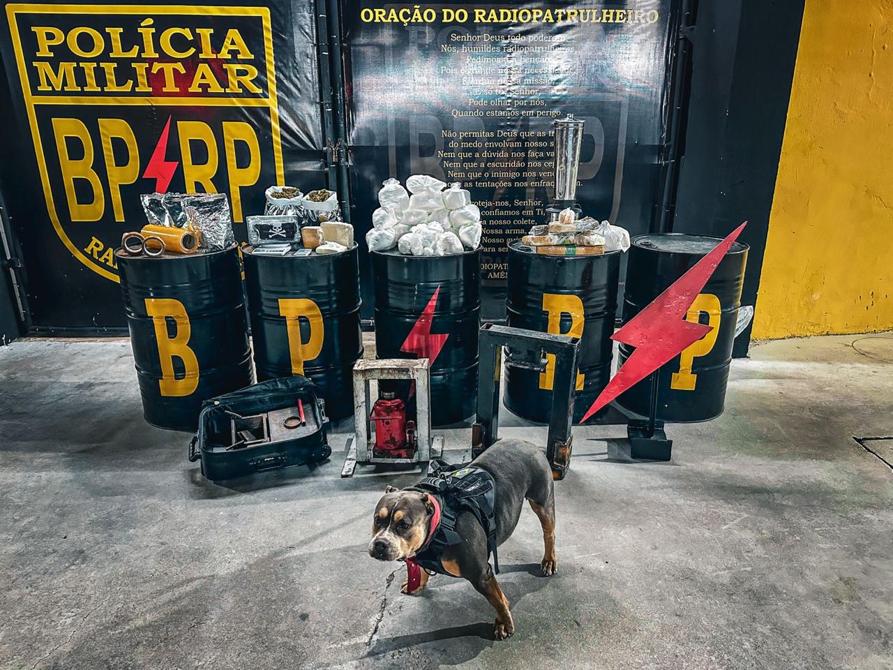 PM apreende 27 kg de drogas no bairro Santa Maria