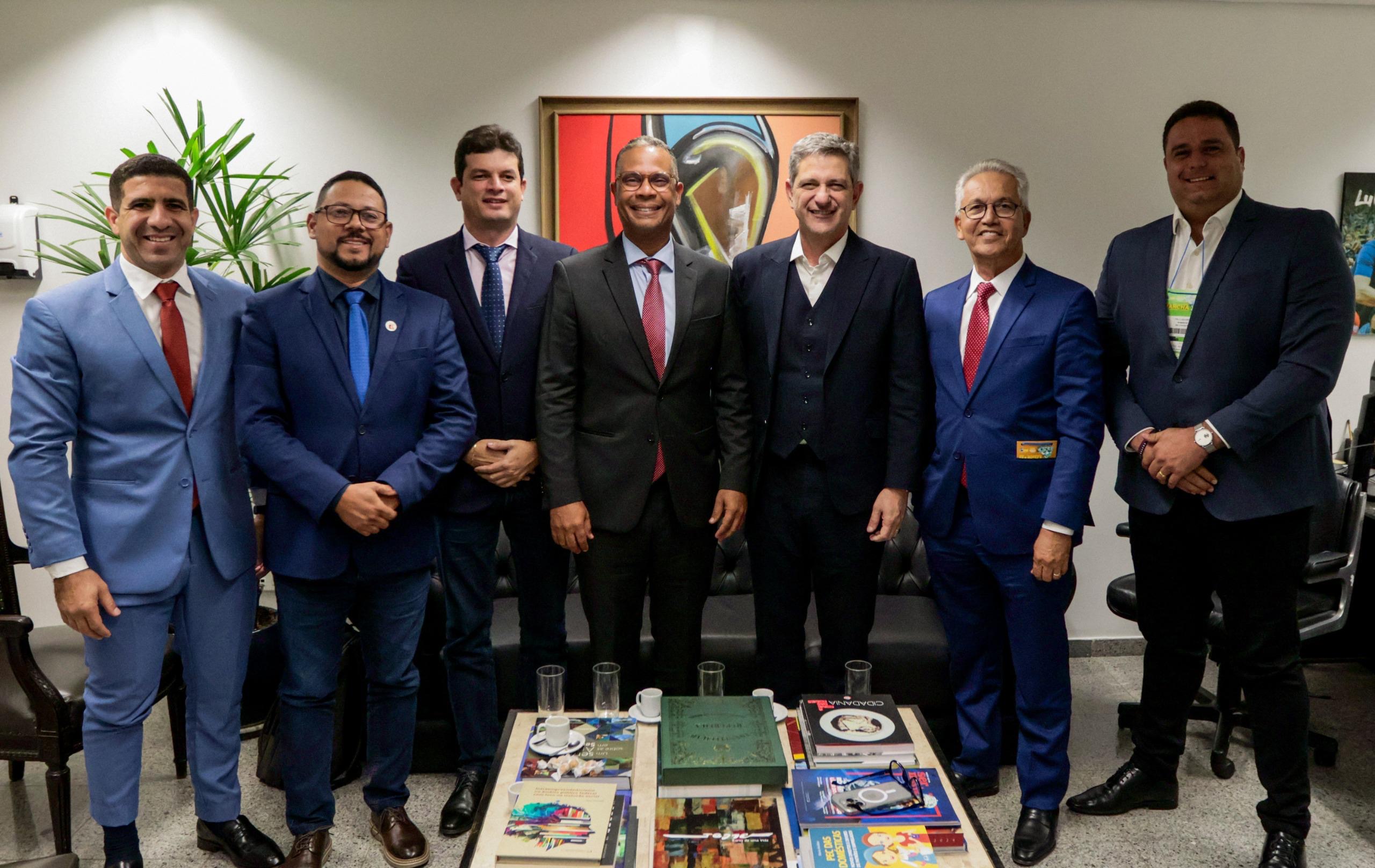 Paulo Júnior destaca diálogo com parlamentares e lideranças na Marcha dos Prefeitos