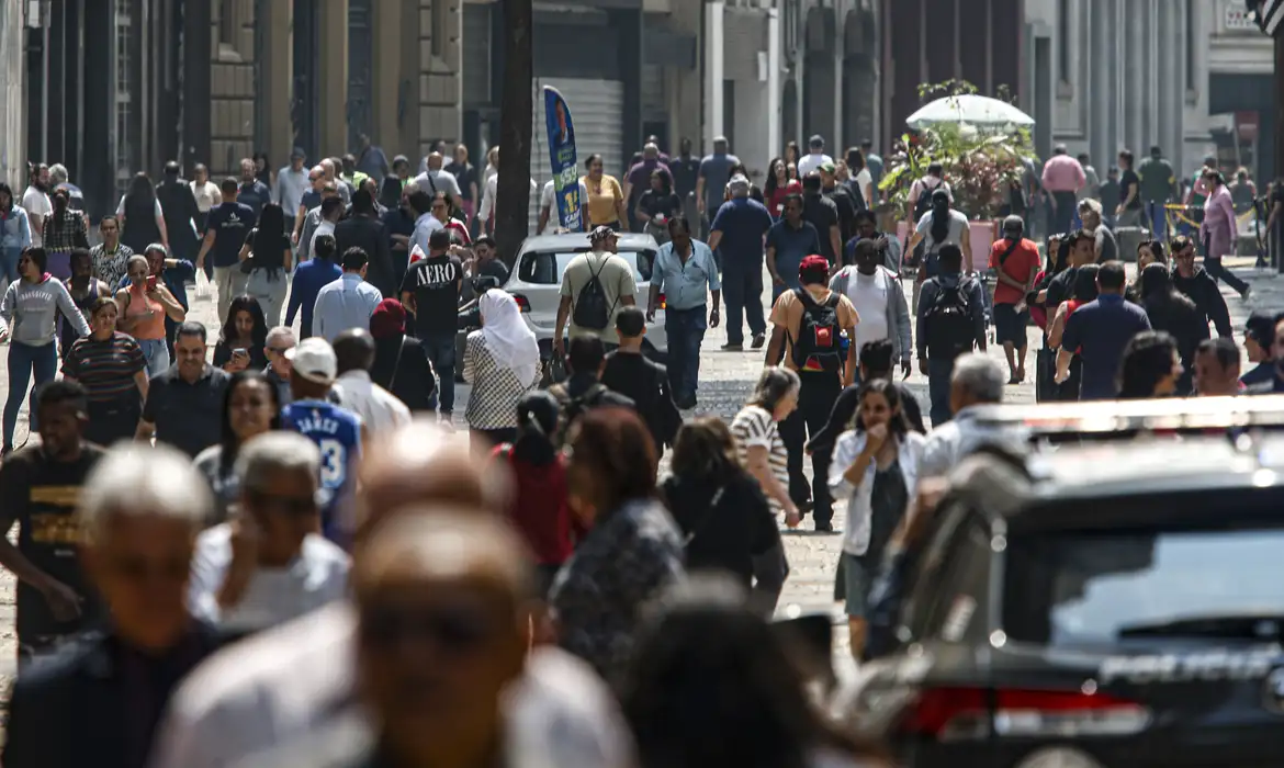 Brasil sobe cinco posições no ranking do IDH e está na 84ª colocação