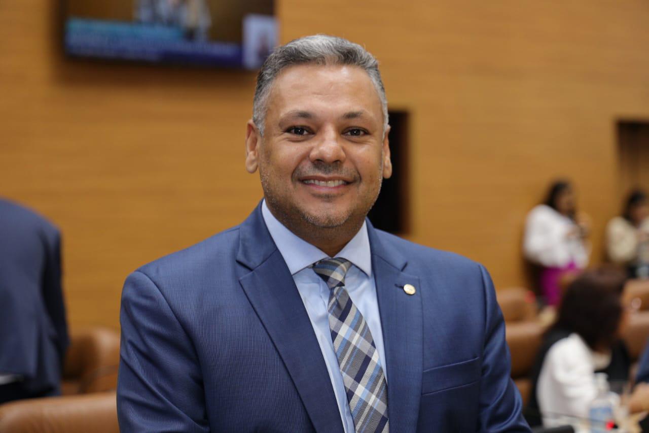 Deputado Ibrain celebra São João popular e cobra explicações sobre contratos da Deso