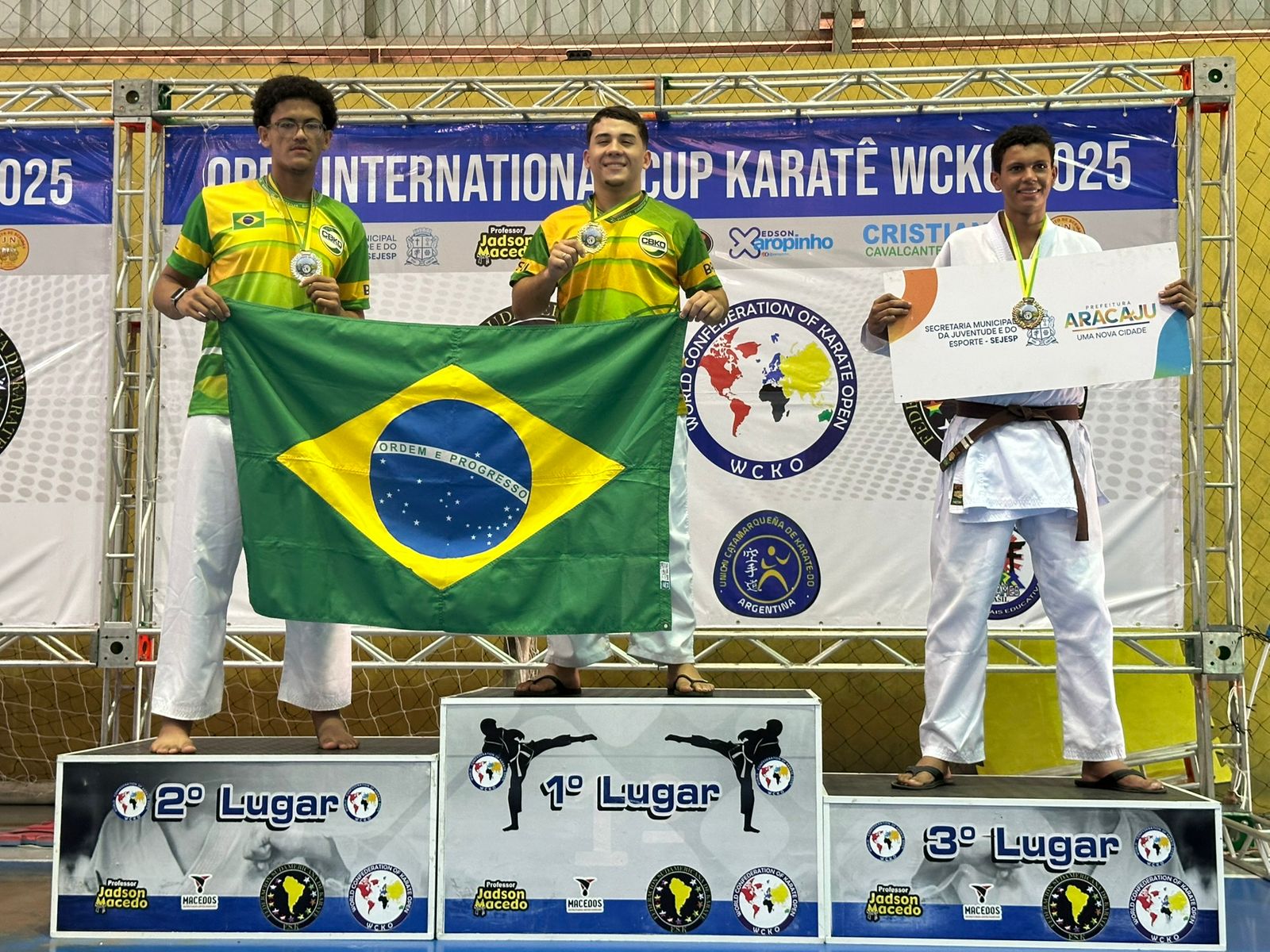 Lagartense Enzo Rabelo conquista ouro no Open Internacional de Karatê
