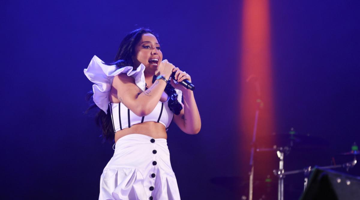 Mari Fernandez comanda noite do Dia dos Namorados do Arraiá do Povo