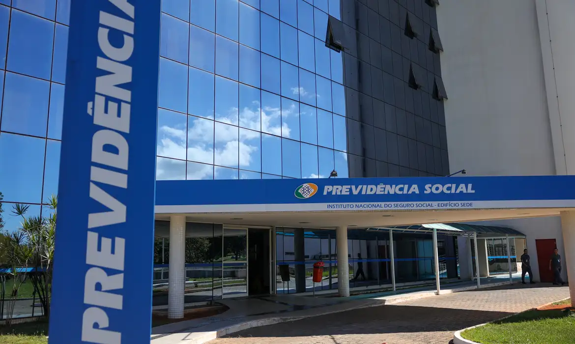 INSS: Reembolso de desconto ilegal começa dia 24; saiba como aderir
