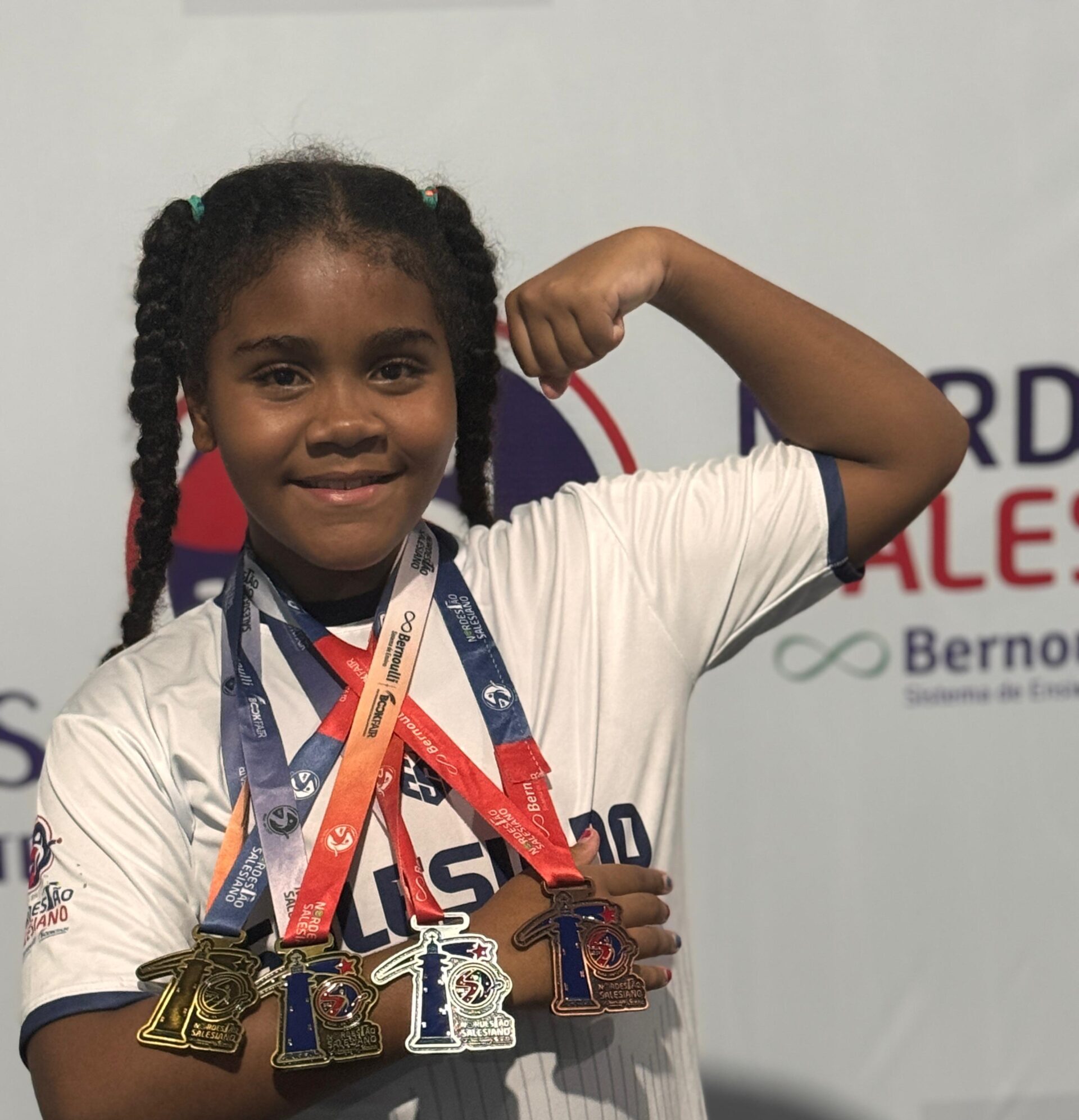 Nadadora sergipana conquista quatro medalhas em Nordestão escolar e inicia trajetória promissora nas piscinas