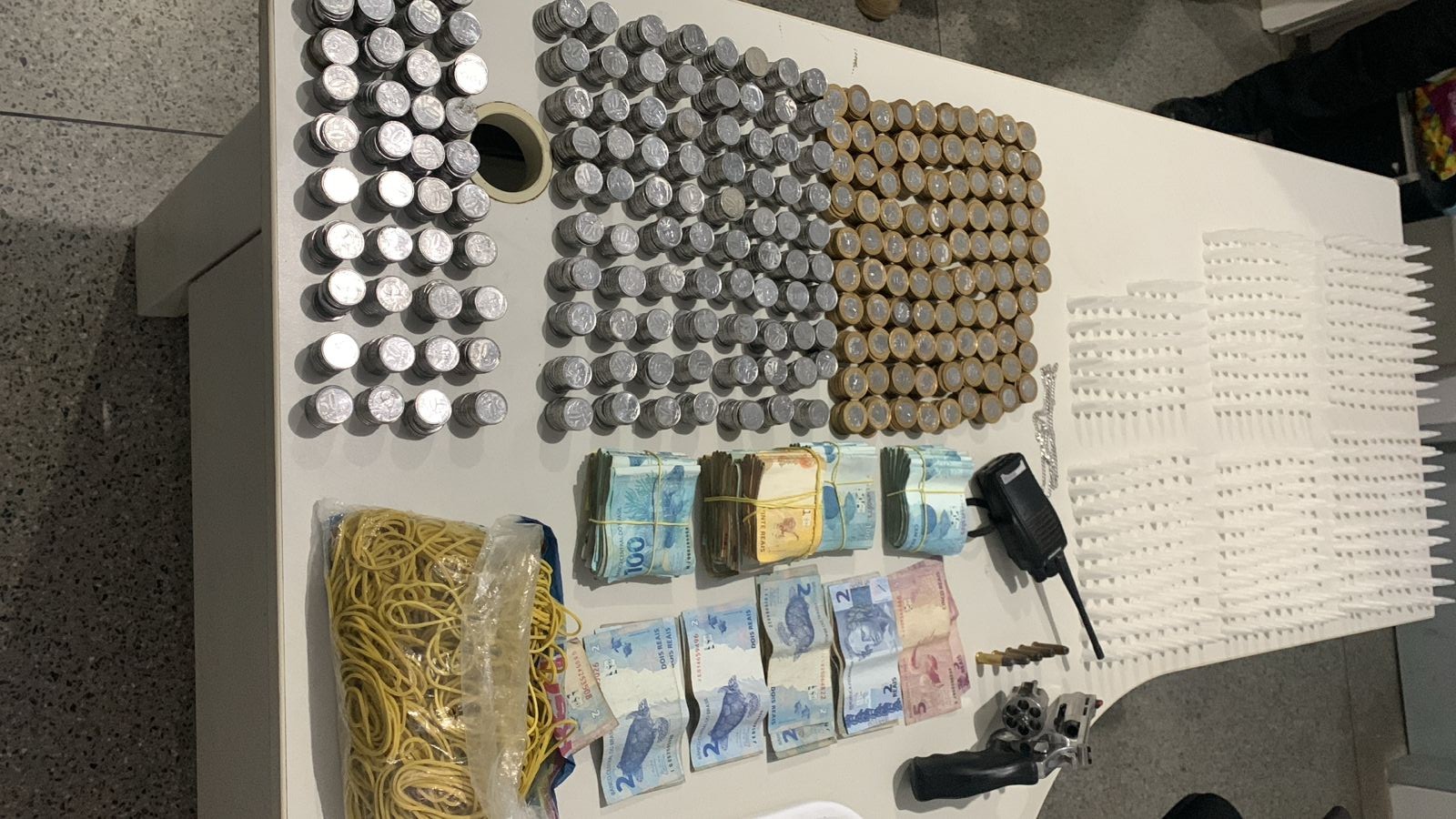 Operação conjunta prende homem por tráfico e apreende mais de R$ 40 mil