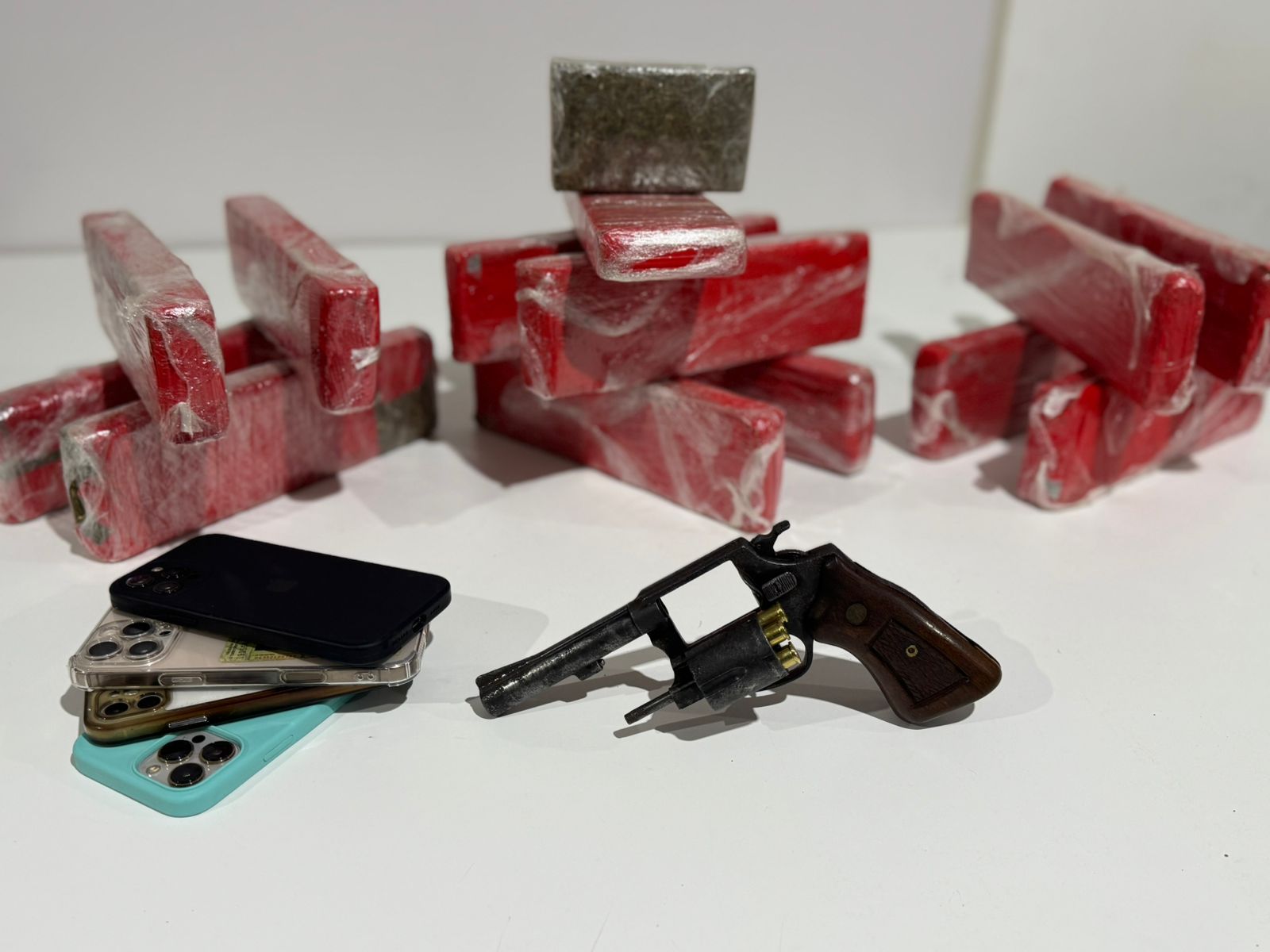 Integrantes de organização criminosa por tráfico de drogas são localizados na capital