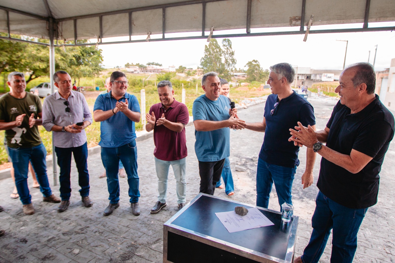 Prefeitura de Lagarto autoriza início de obra de pavimentação no bairro Limoeiro