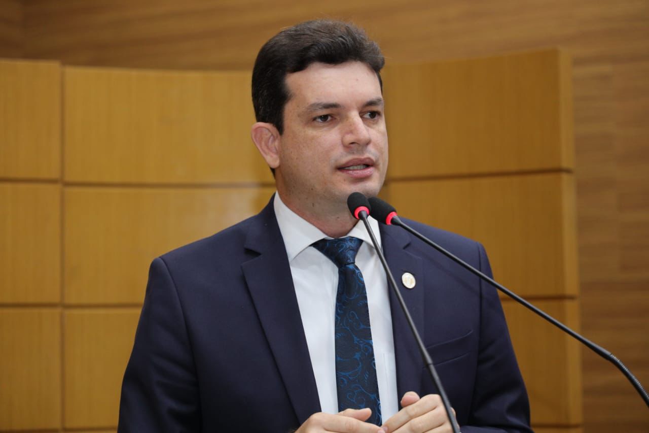 Deputado Paulo Júnior cobra votação do projeto “Tendas Violetas” e reforça compromisso com o combate à violência contra a mulher