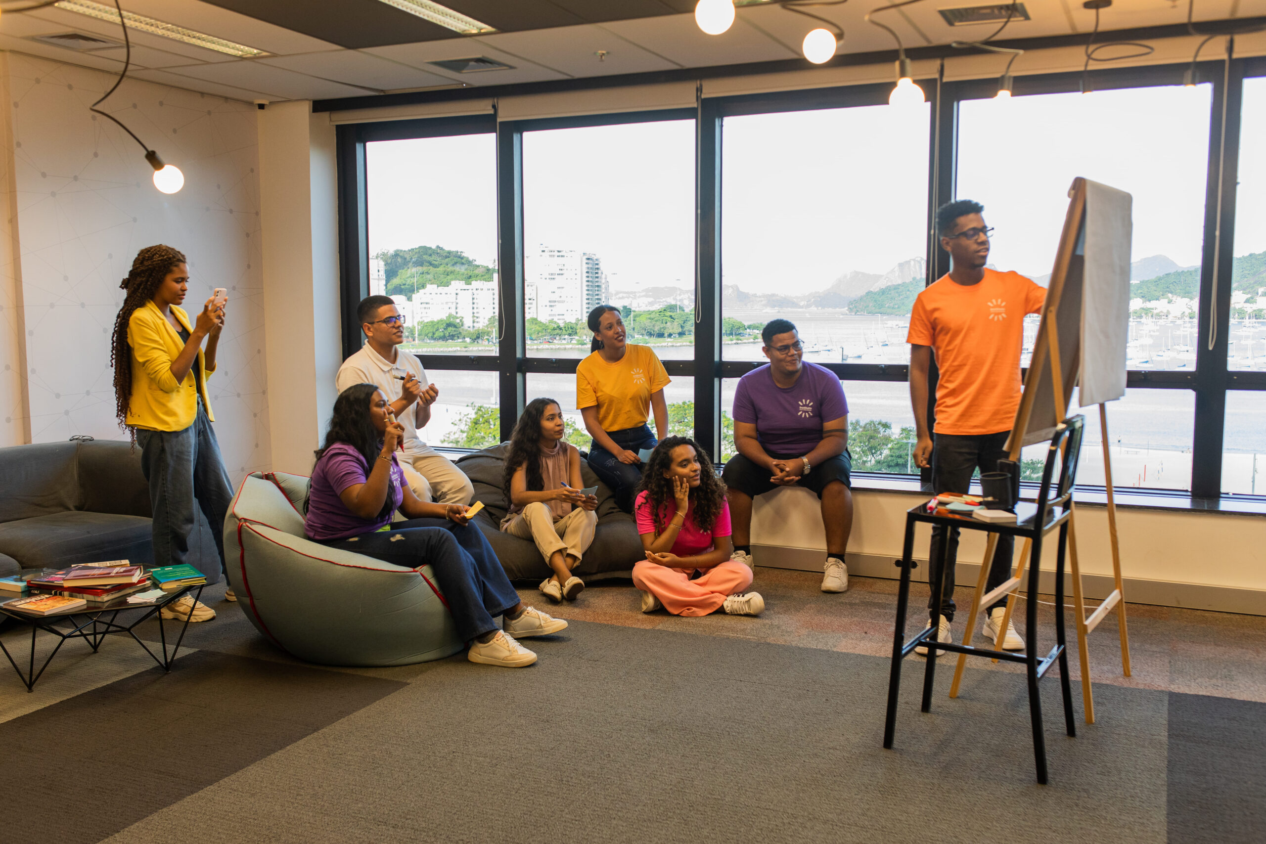 Curso gratuito oferece 500 vagas para jovens de Sergipe em busca do primeiro emprego