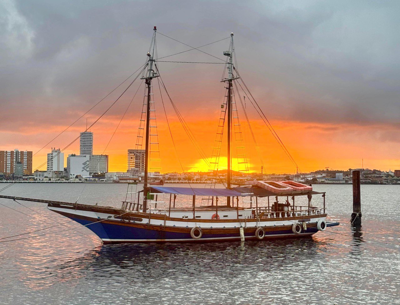 Passeio ‘Barco do Cangaço’ transforma o Rio Sergipe em palco de dança, teatro e história