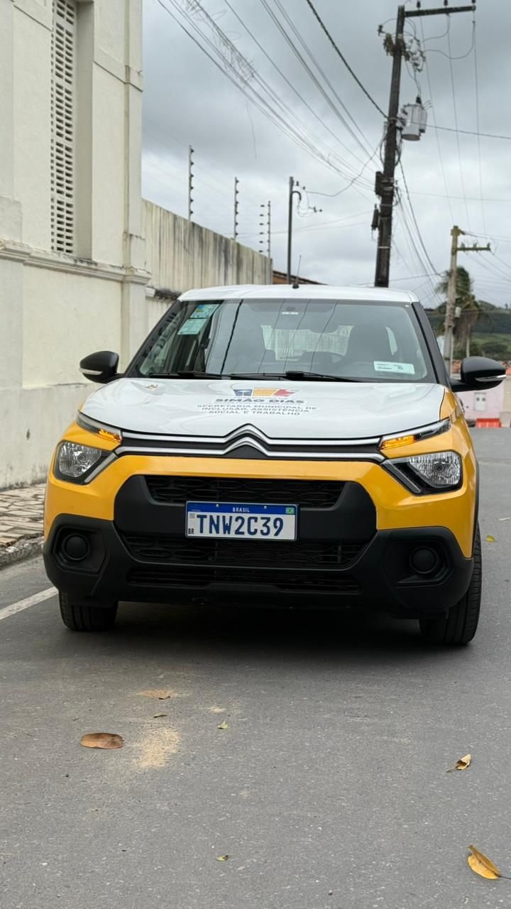 Ibrain de Valmir entrega novo veículo para a Secretaria de Assistência Social em Simão Dias