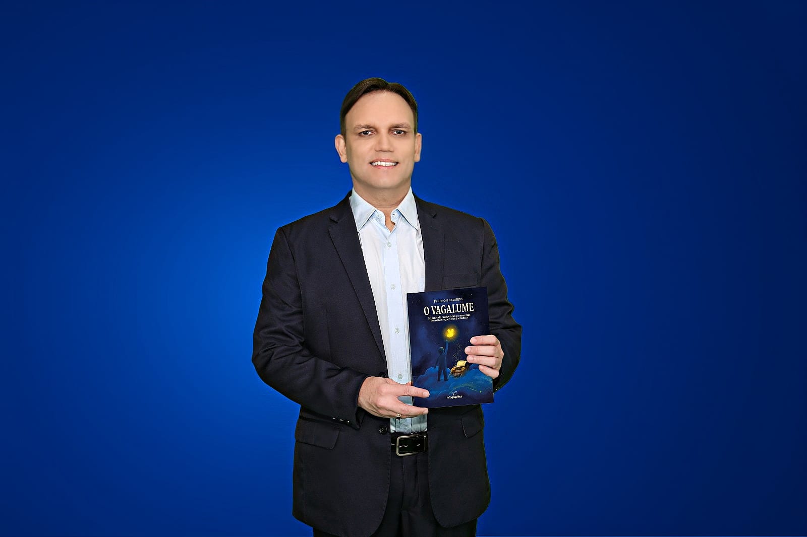 Jornalista Fredson Navarro faz pré-lançamento do livro ‘O Vagalume’, na Bienal do Livro, em Itabaiana