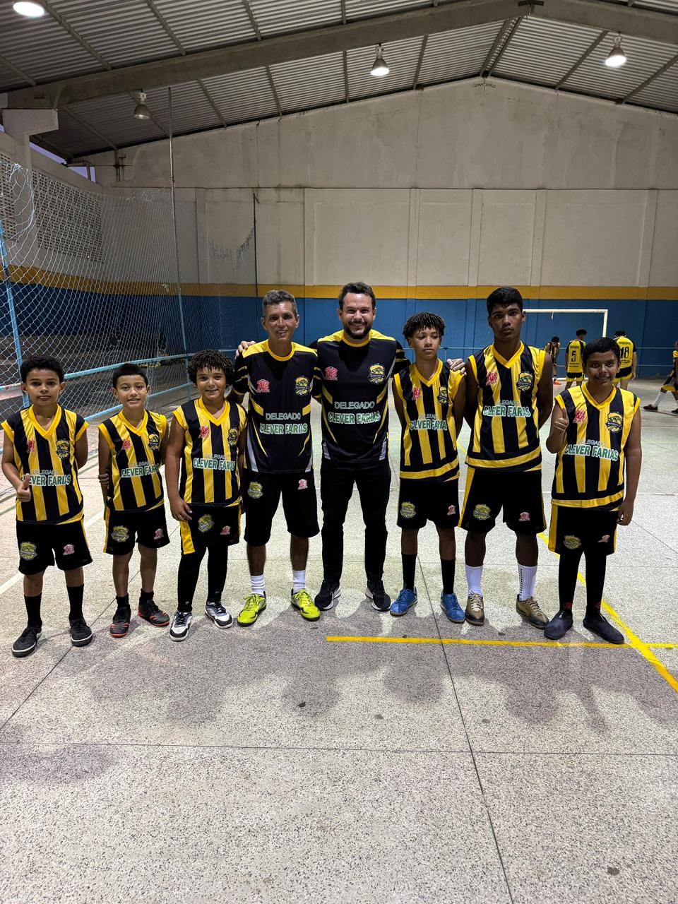 Delegado Clever Farias doa fardamentos e apoia projeto esportivo inclusivo em Riachão do Dantas