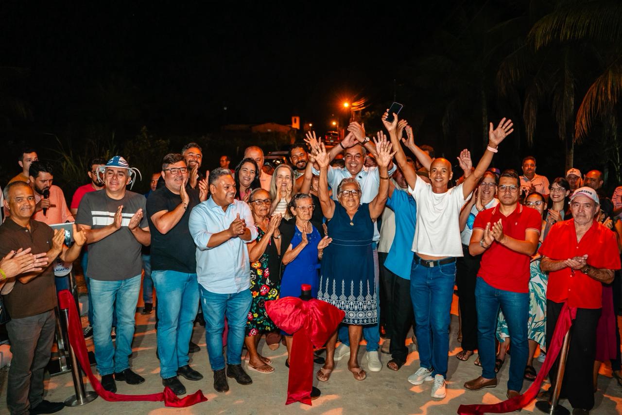 Prefeito Sérgio Reis entrega pavimentação granítica do povoado Poções, em Lagarto