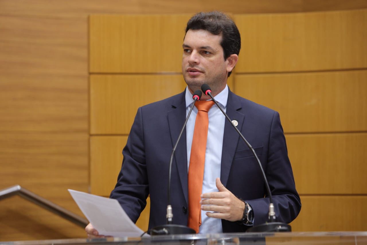 Deputado Paulo Júnior tem indicação aprovada para implantação de semáforo e sinalização na SE-65, em São Cristóvão
