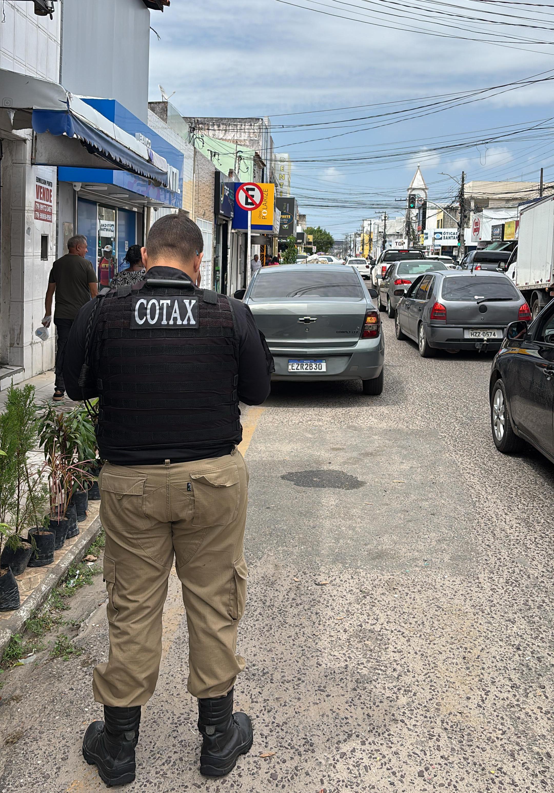 SMTT de Aracaju registra 498 ligações e 110 denúncias de estacionamento irregular