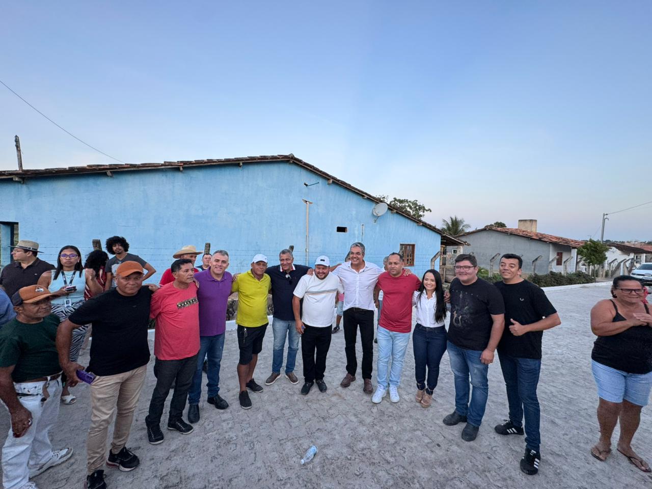 Vereadora Lívia e prefeito Sérgio Reis inauguram pavimentação no povoado Tanque