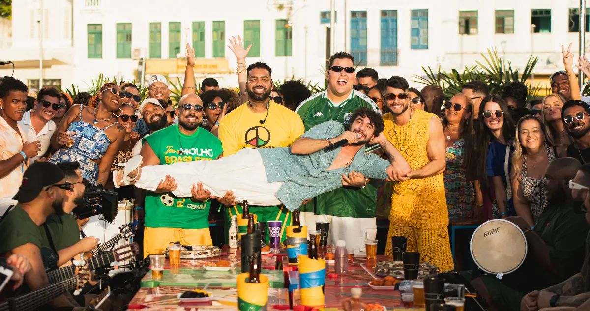 Nattan e o grupo Menos é Mais são atrações do projeto Na Farra na Orla de Atalaia