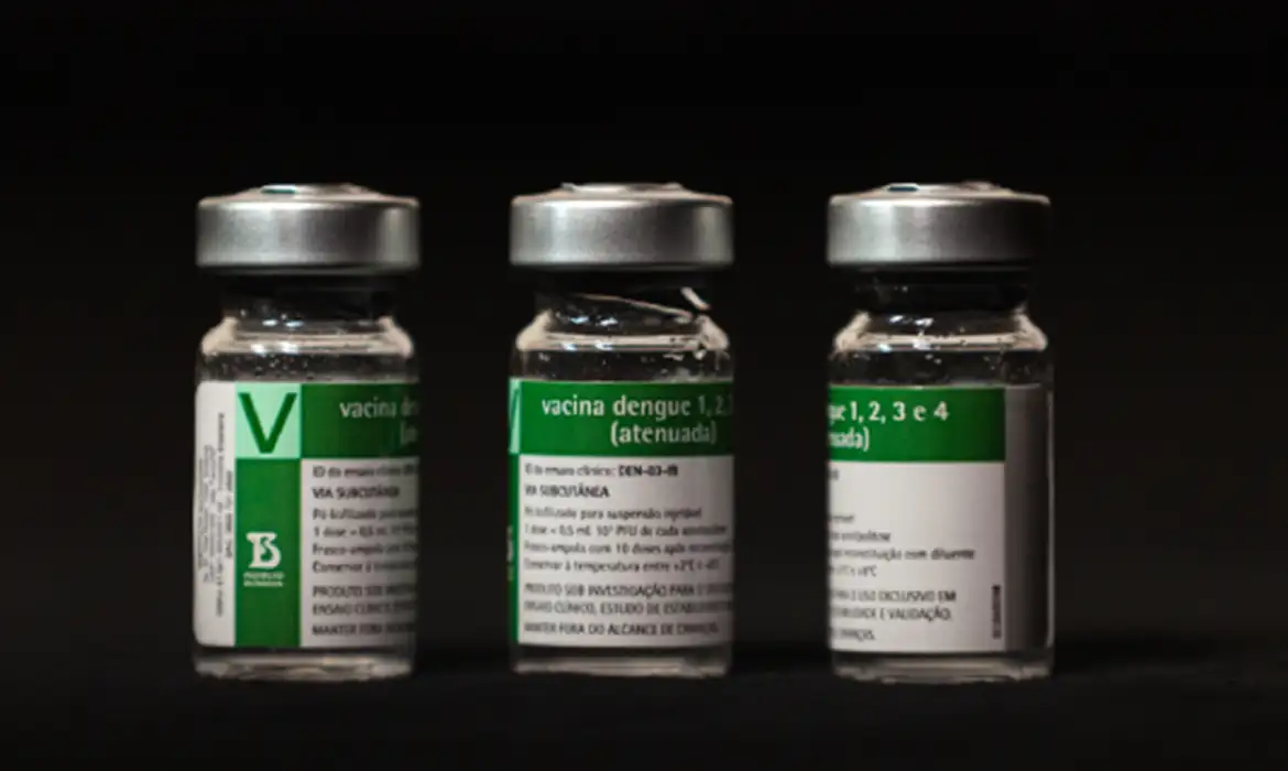 Mais de 18,2 mil profissionais de saúde devem receber vacina contra a dengue em Sergipe