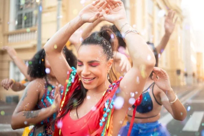 Carnaval exige energia e dormir bem faz parte da folia