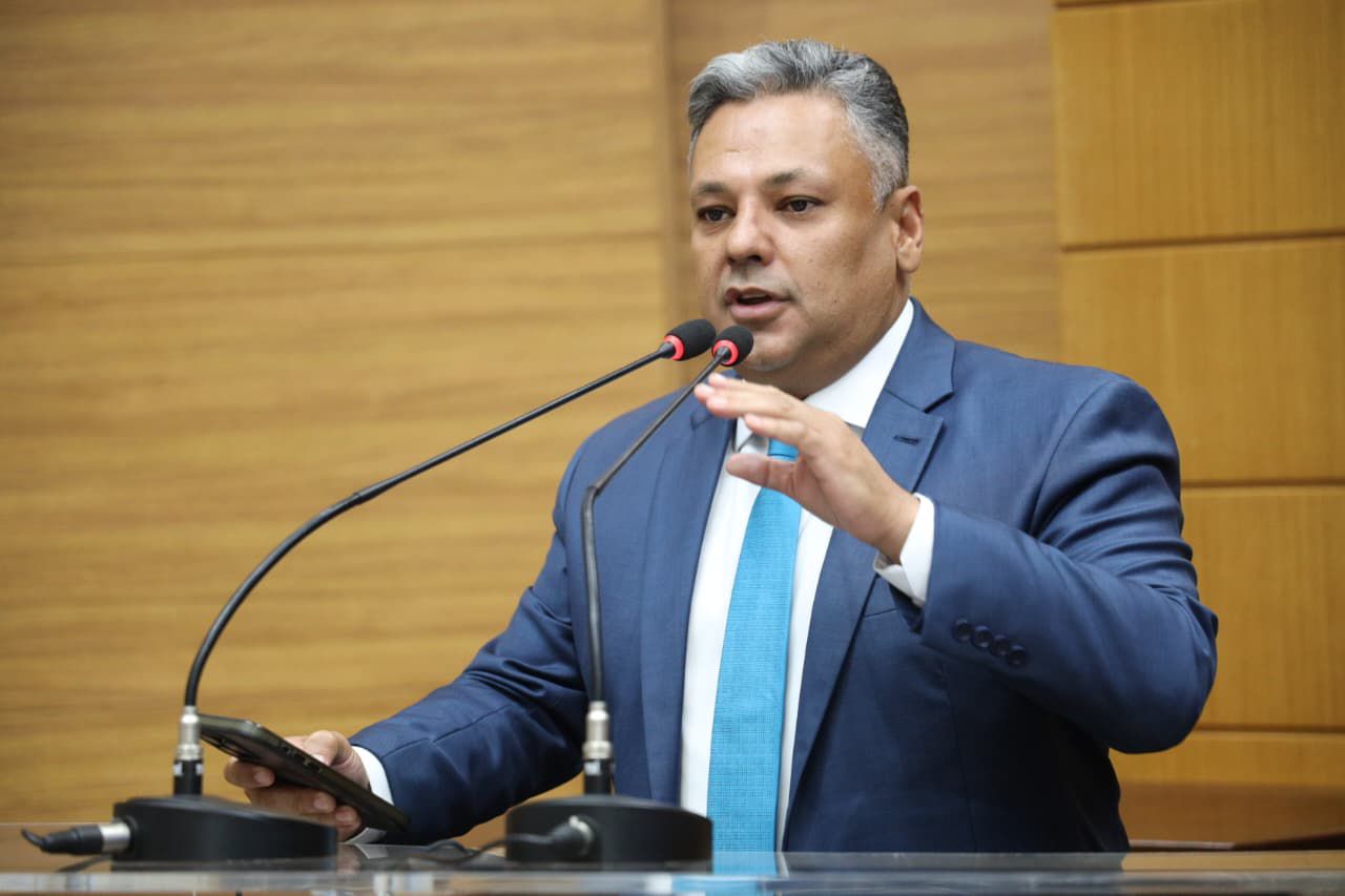 Deputado Ibrain de Valmir propõe proibição da reconstituição de leite em pó importado em Sergipe