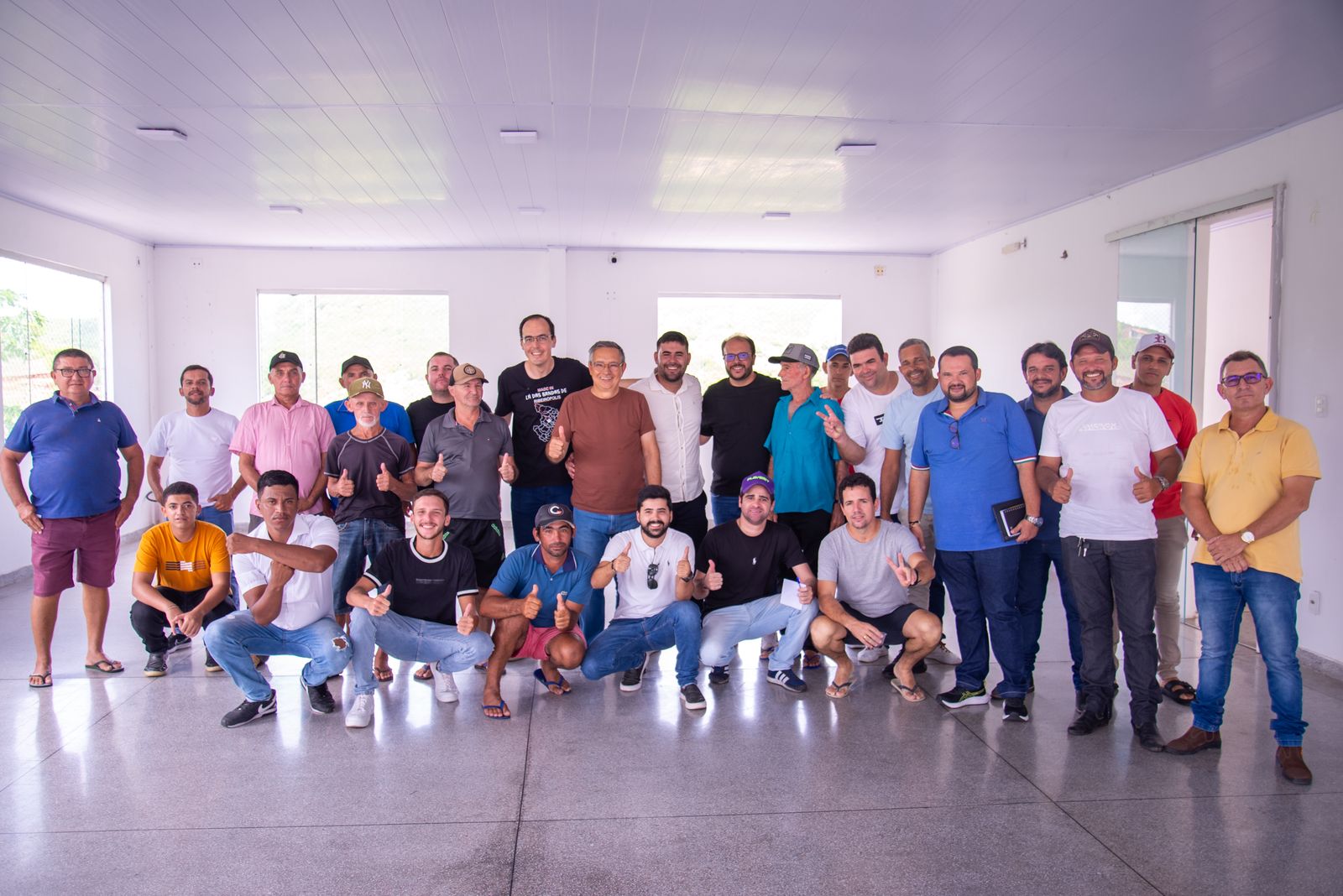 No Alto Sertão, Eduardo Amorim ouve críticas à Iguá e apelo por múltiplas melhorias nos municípios