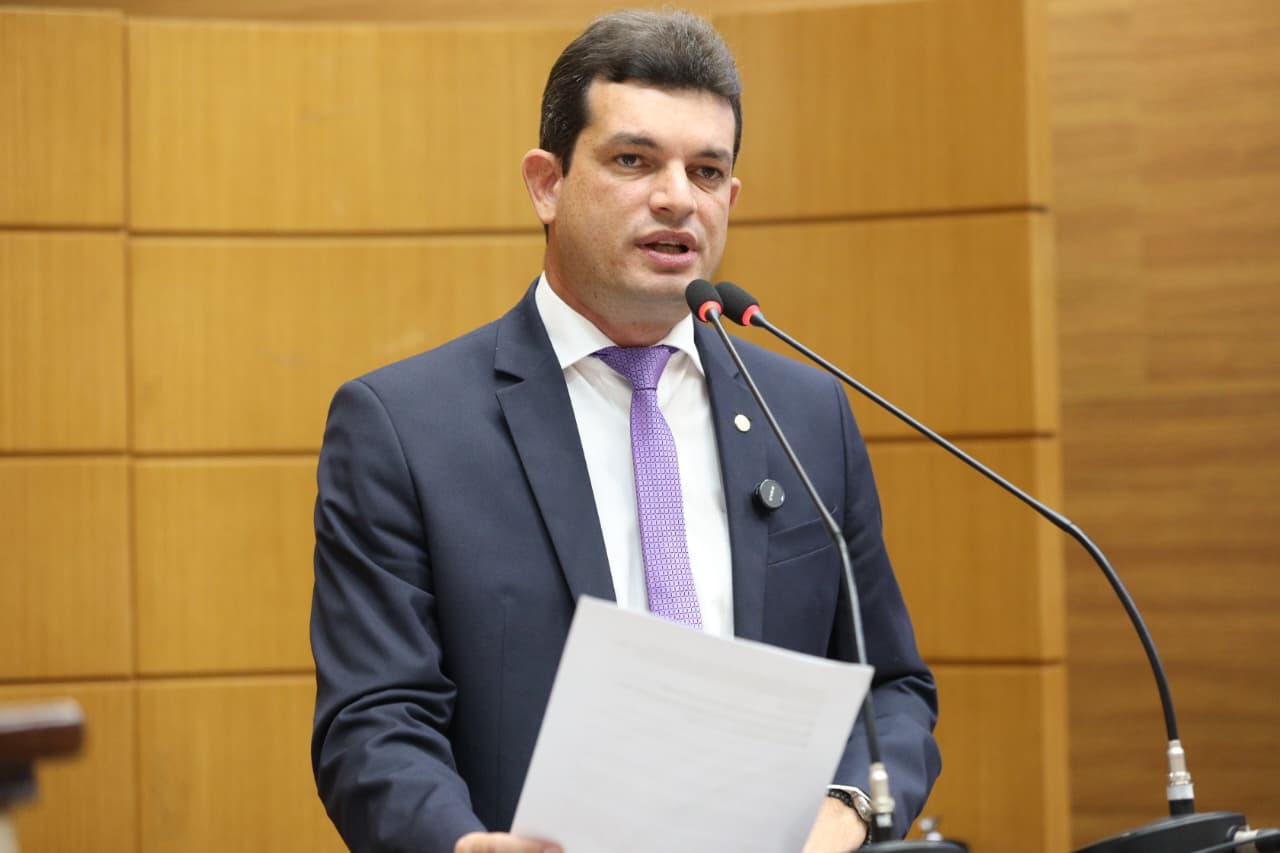Deputado Paulo Júnior cobra votação do projeto “Tendas Violetas” e reforça urgência no combate ao feminicídio em Sergipe