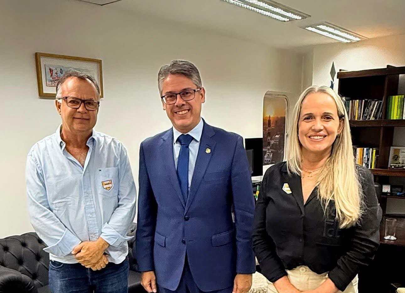 vice-prefeita-suely-menezes-visita-gabinete-do-senador-alessandro-vieira-e-destaca-parceria-com-lagarto