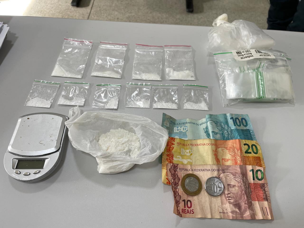 ponto-de-trafico-de-drogas-comandado-por-casal-e-fechado-em-neopolis