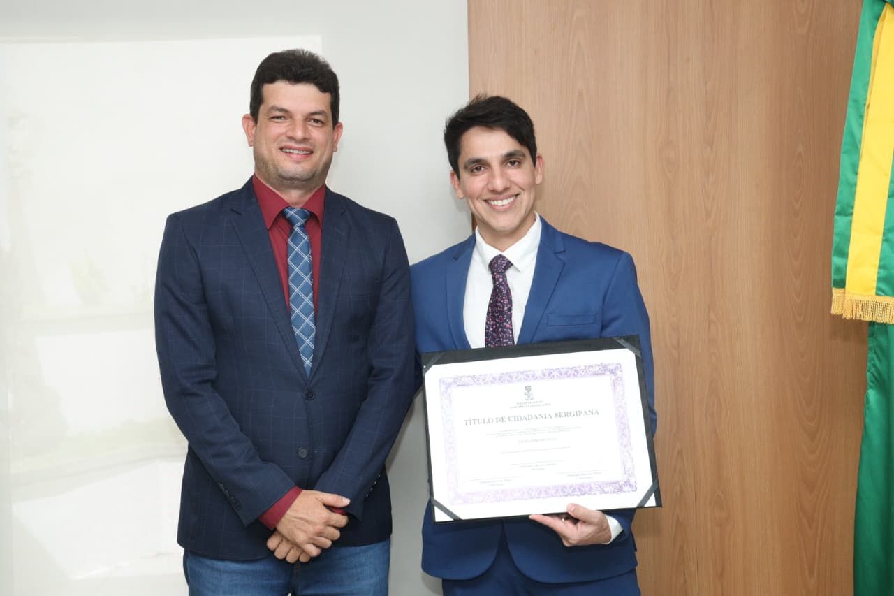 deputado-paulo-junior-concede-titulo-de-cidadania-ao-medico-savio-lopes