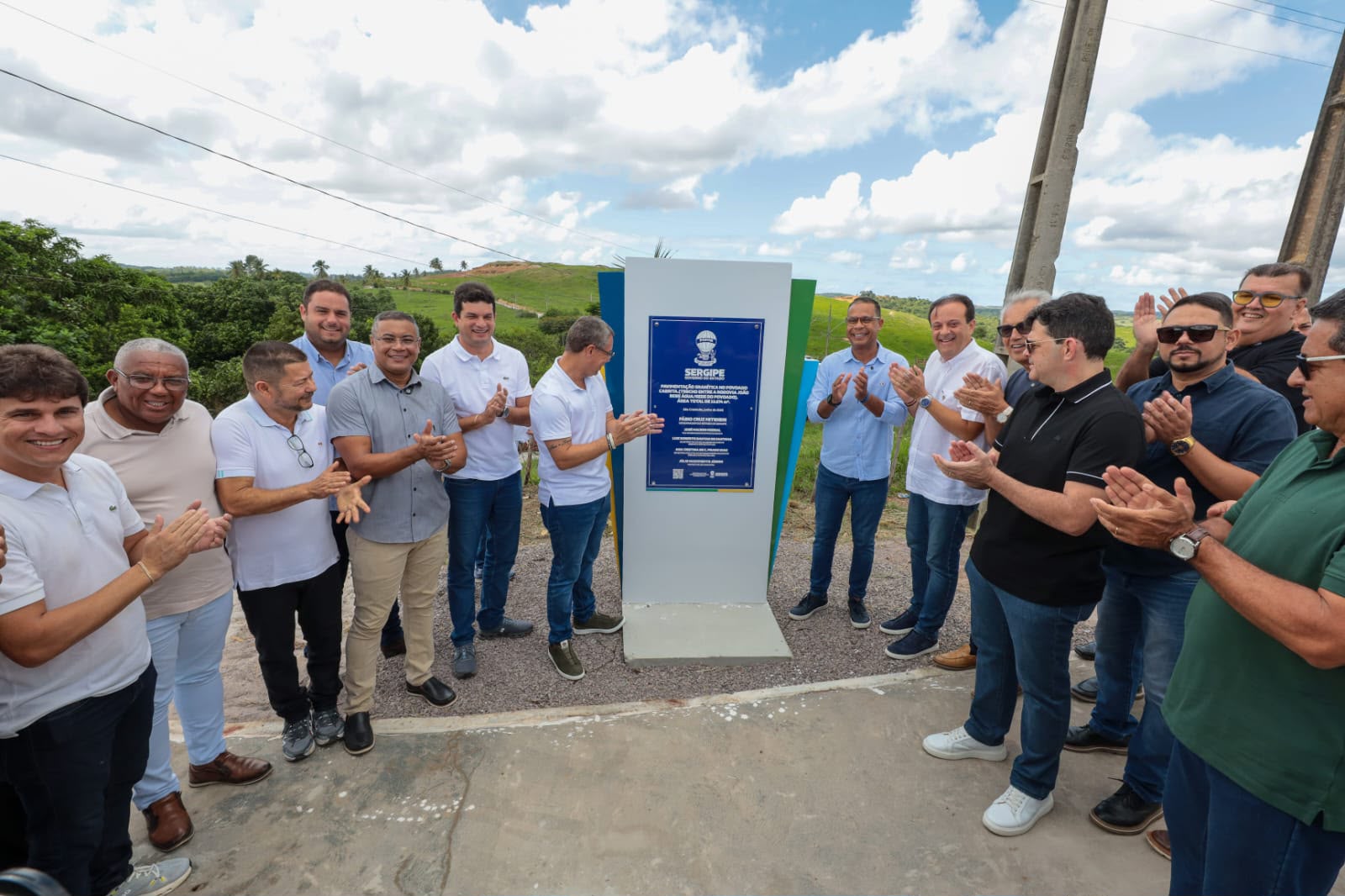 paulo-junior-acompanha-entrega-da-pavimentacao-do-povoado-cabrita-e-destaca-parceria-com-o-governo-do-estado