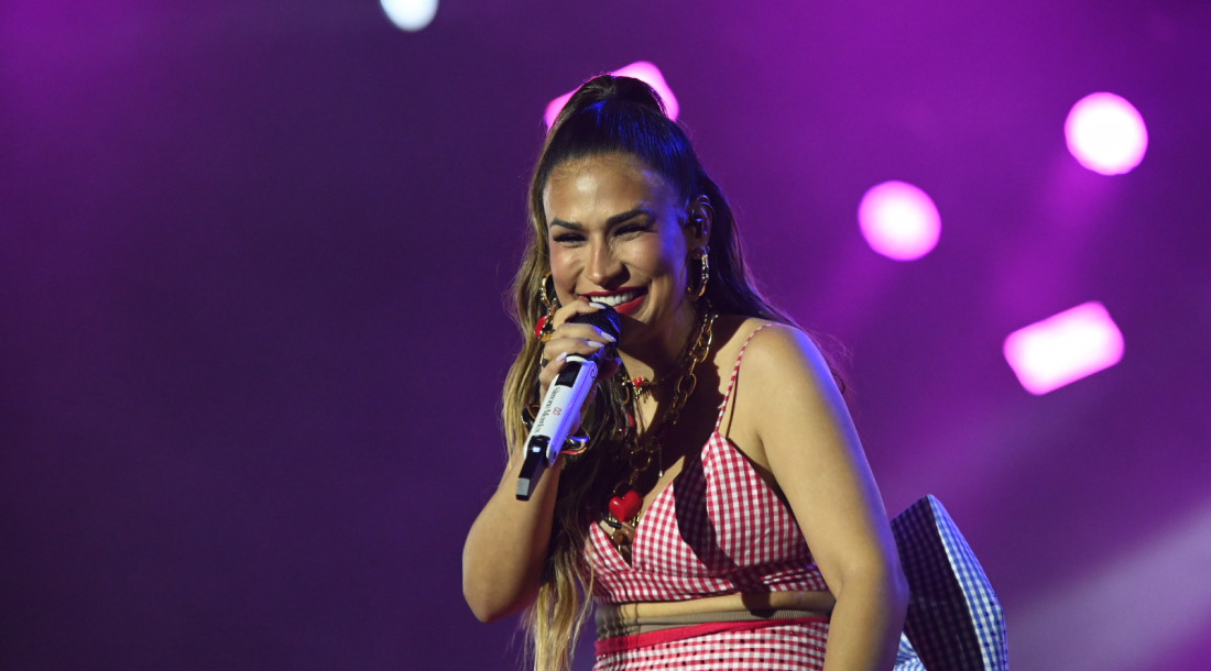 quinta-delas-reune-simone-mendes-samyra-show-e-nineia-oliveira-no-palco-do-arraia-do-povo