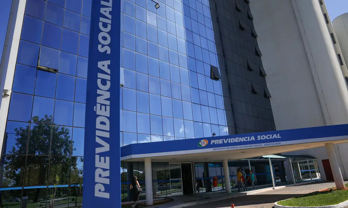 fila-do-inss-cai-ao-menor-nivel-em-21-meses-com-18-milhao-de-pedidos