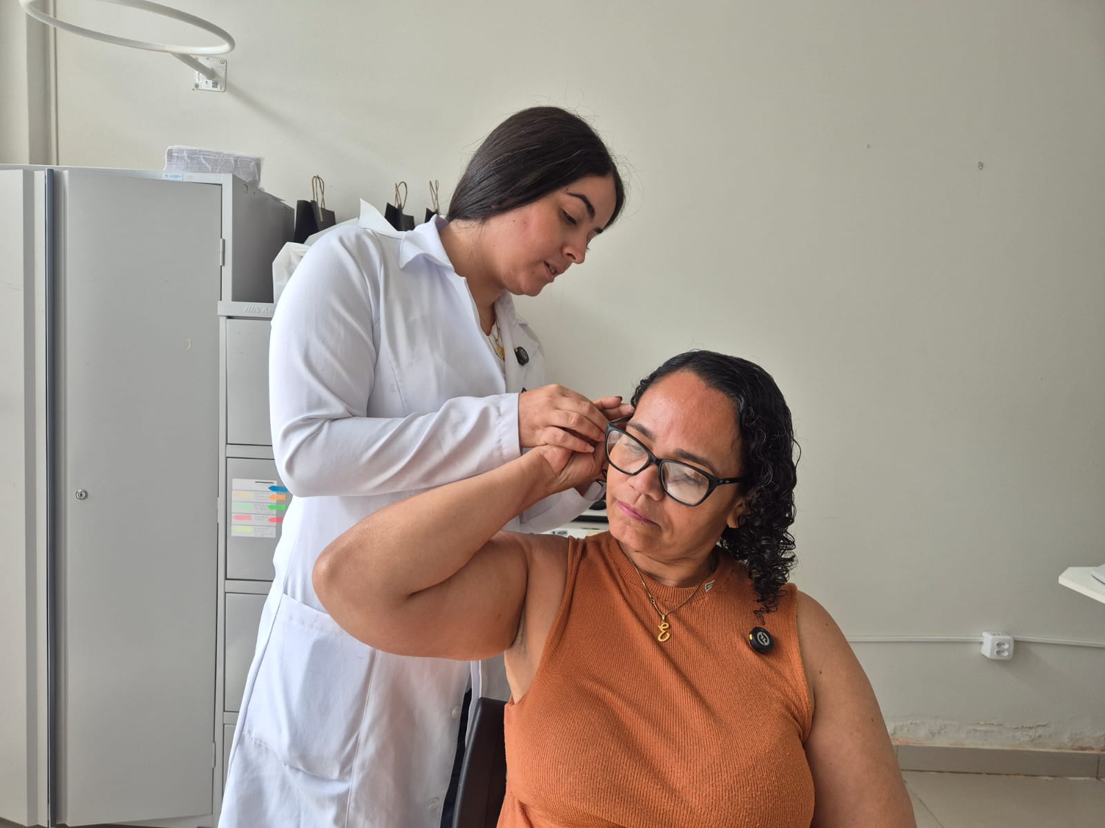 prefeitura-de-lagarto-beneficia-quase-200-pacientes-com-nova-entrega-de-aparelhos-auditivos