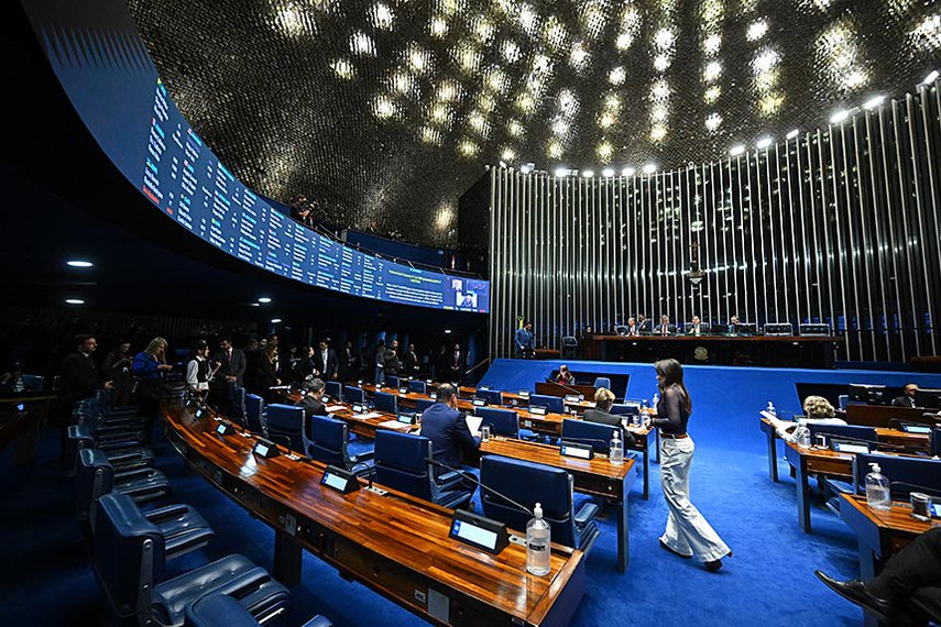 senado-aprova-penas-maiores-em-crimes-contra-professores-e-medicos